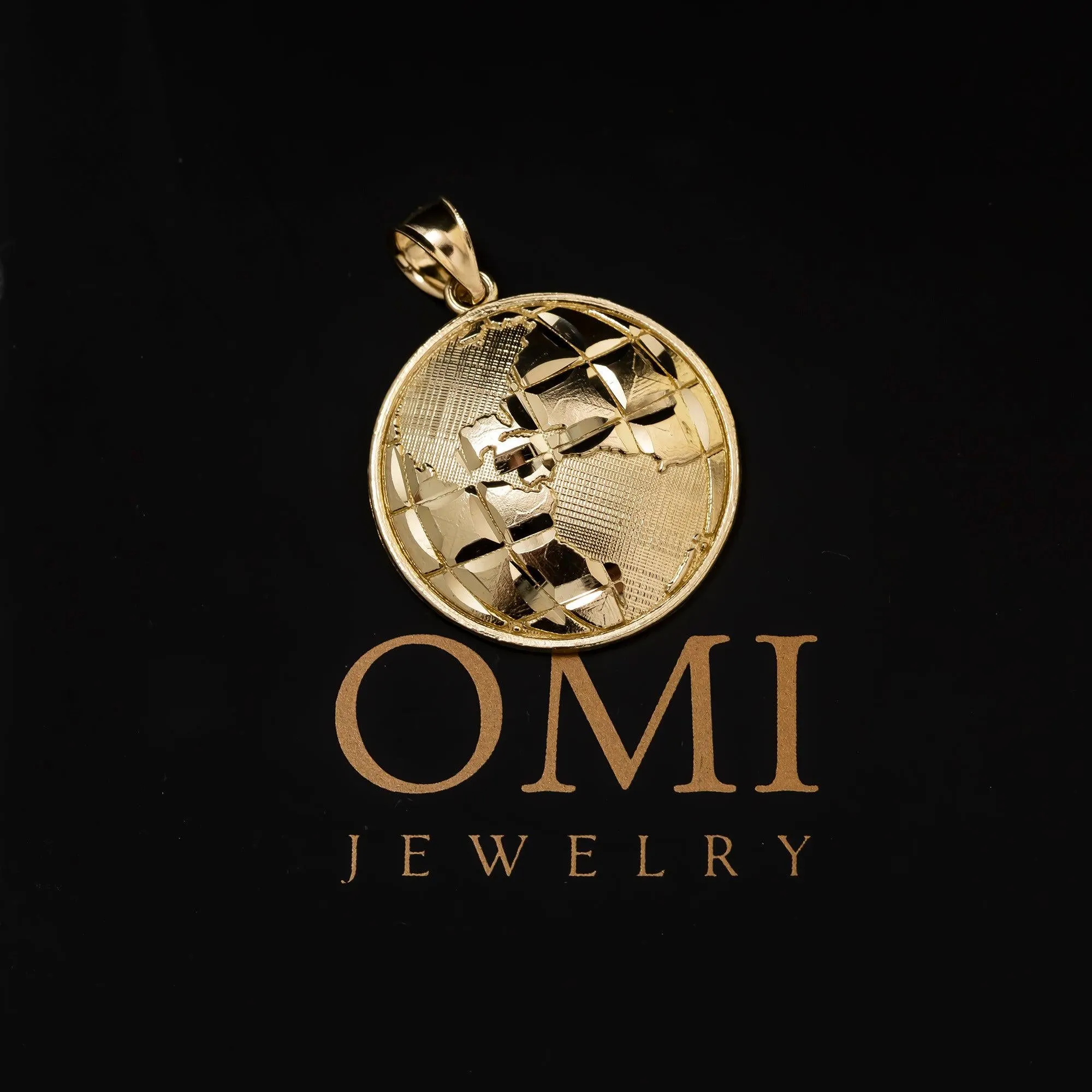 10K GOLD WORLD PENDANT 3.1G