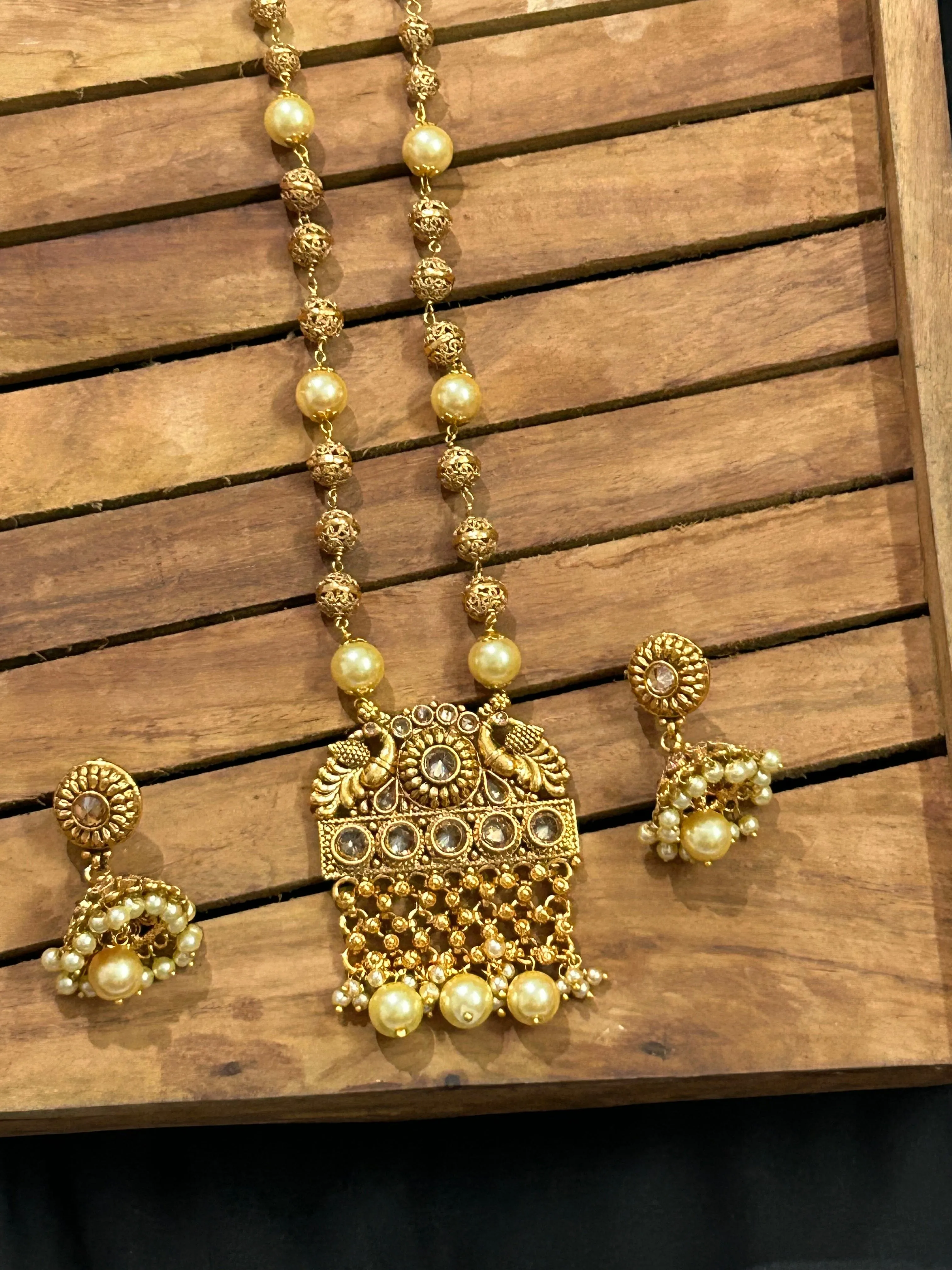 12. Kundan Necklace in gold polish