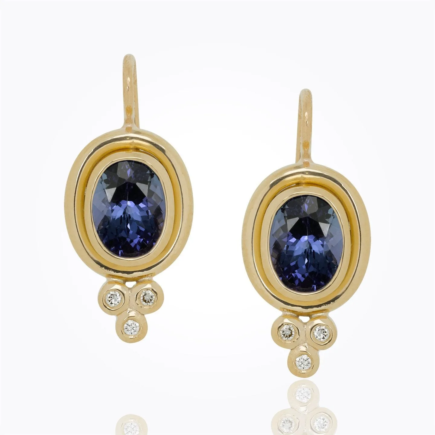 18K Classic Oval Faceted Earrings with diamond granulation- 8X6mm