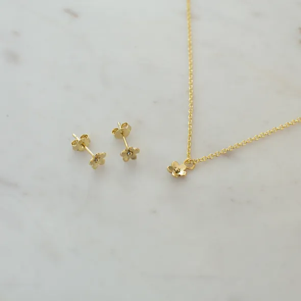 Daisy Day Studs