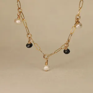 Hanging stone and pearl anklet