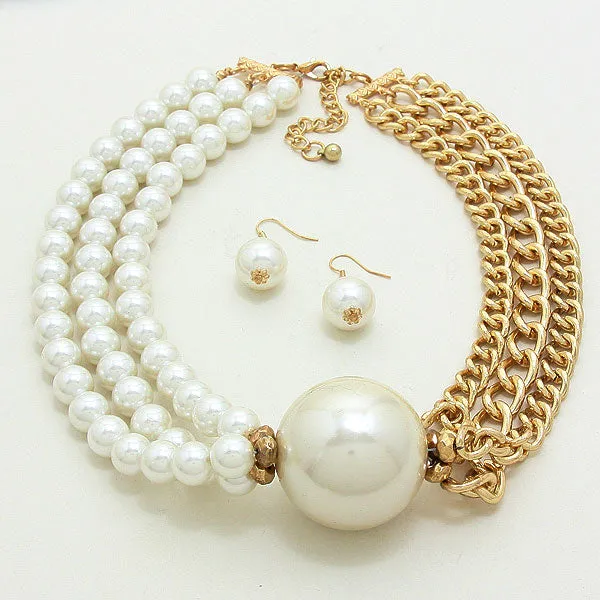 iLLASPARKZ Asymmetrical Pearl Necklace