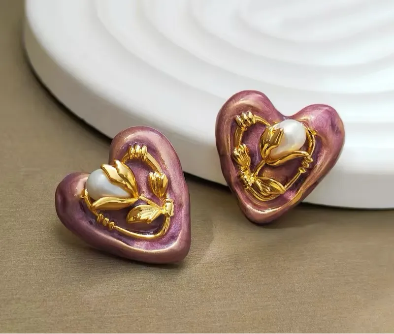 Retro Minimal Dusty Rose Enamle Heart Stud Earrings