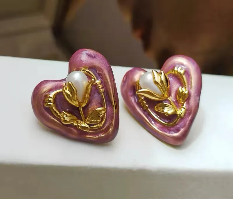Retro Minimal Dusty Rose Enamle Heart Stud Earrings