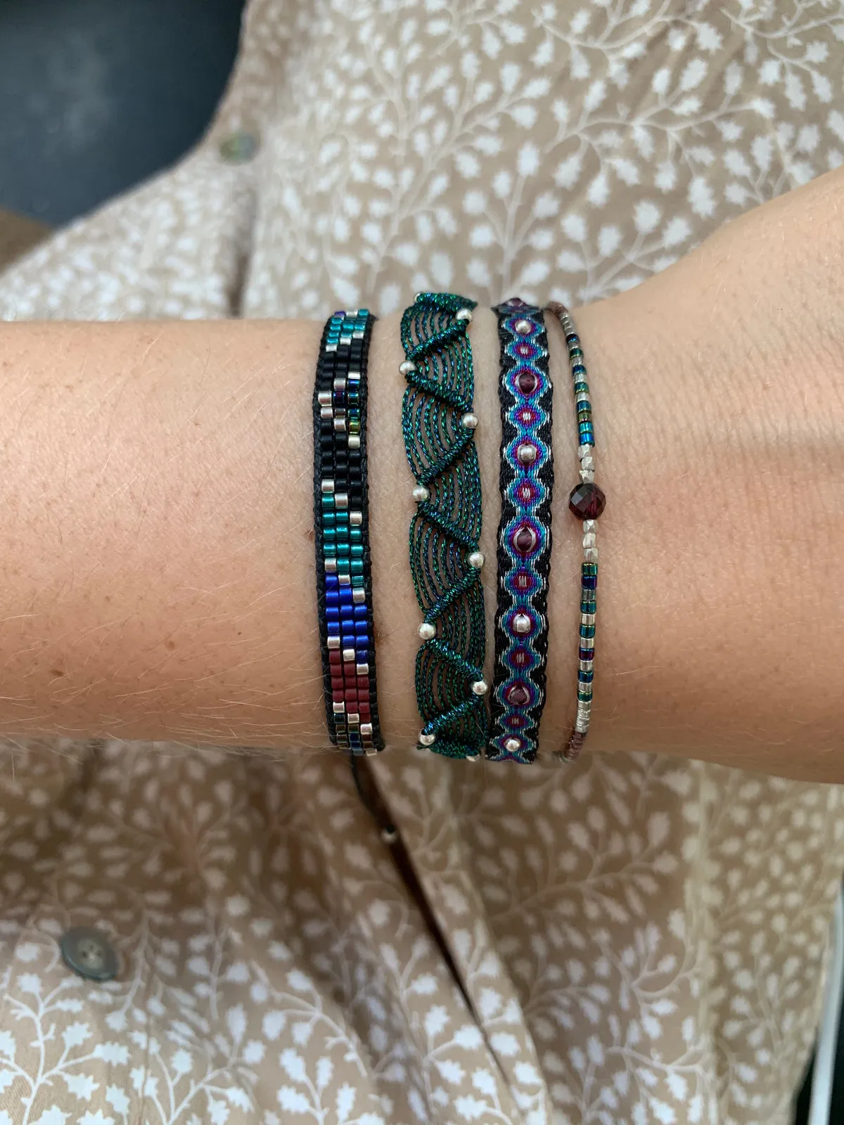 SET OF TWO BRACELETS IN DARK GREEN AND BLUE TONES