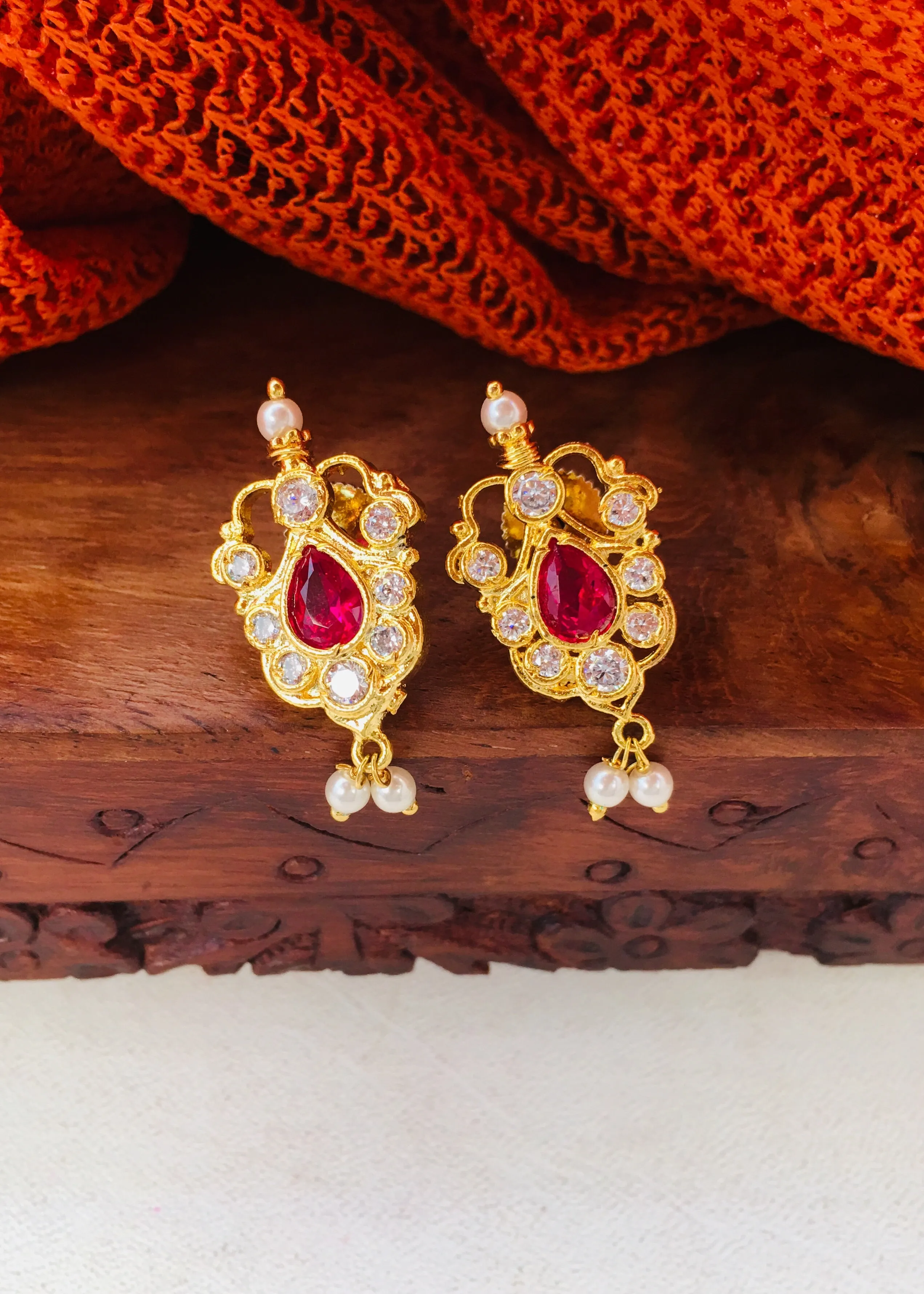 SIMPLE MOTI STUDS