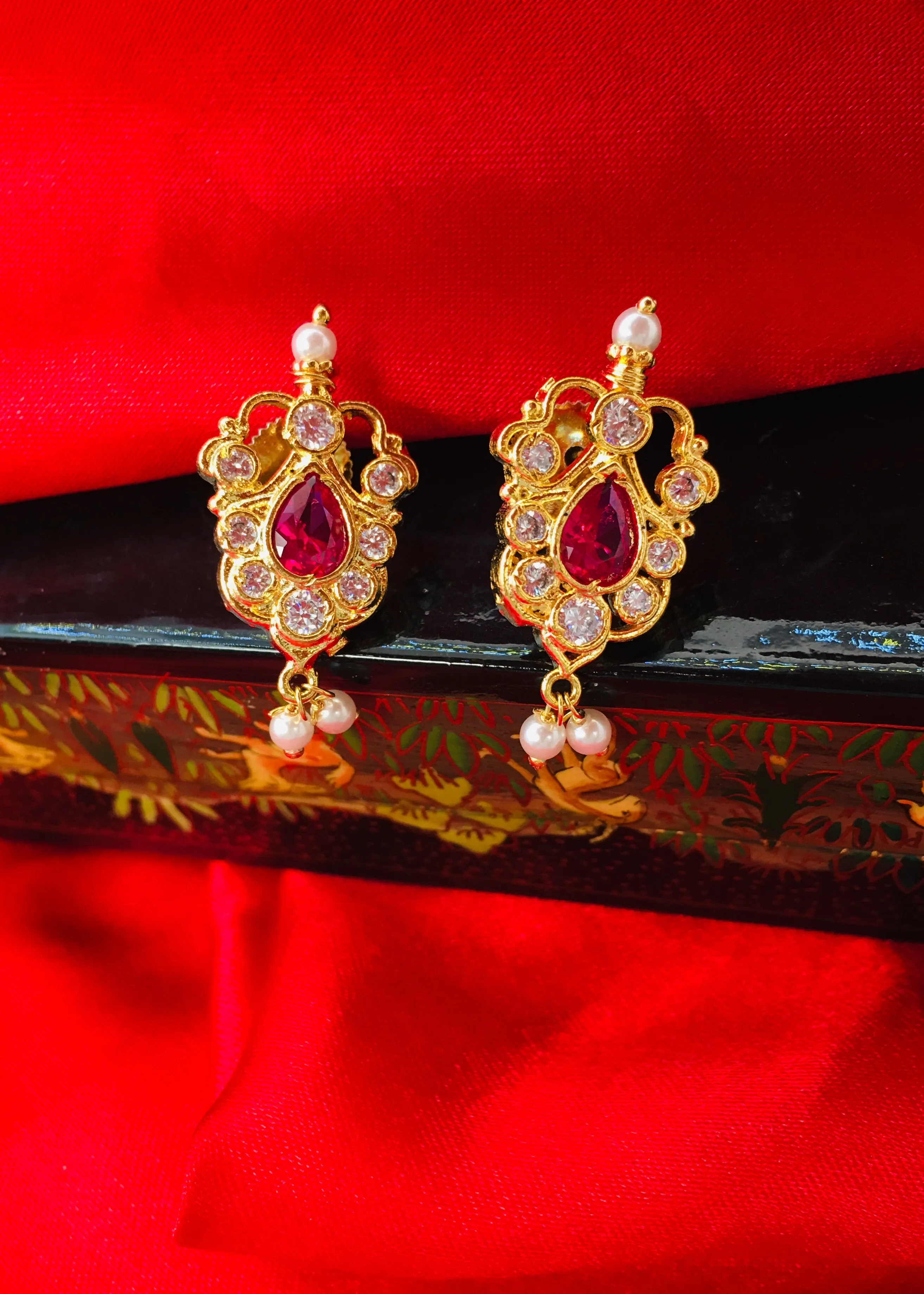 SIMPLE MOTI STUDS