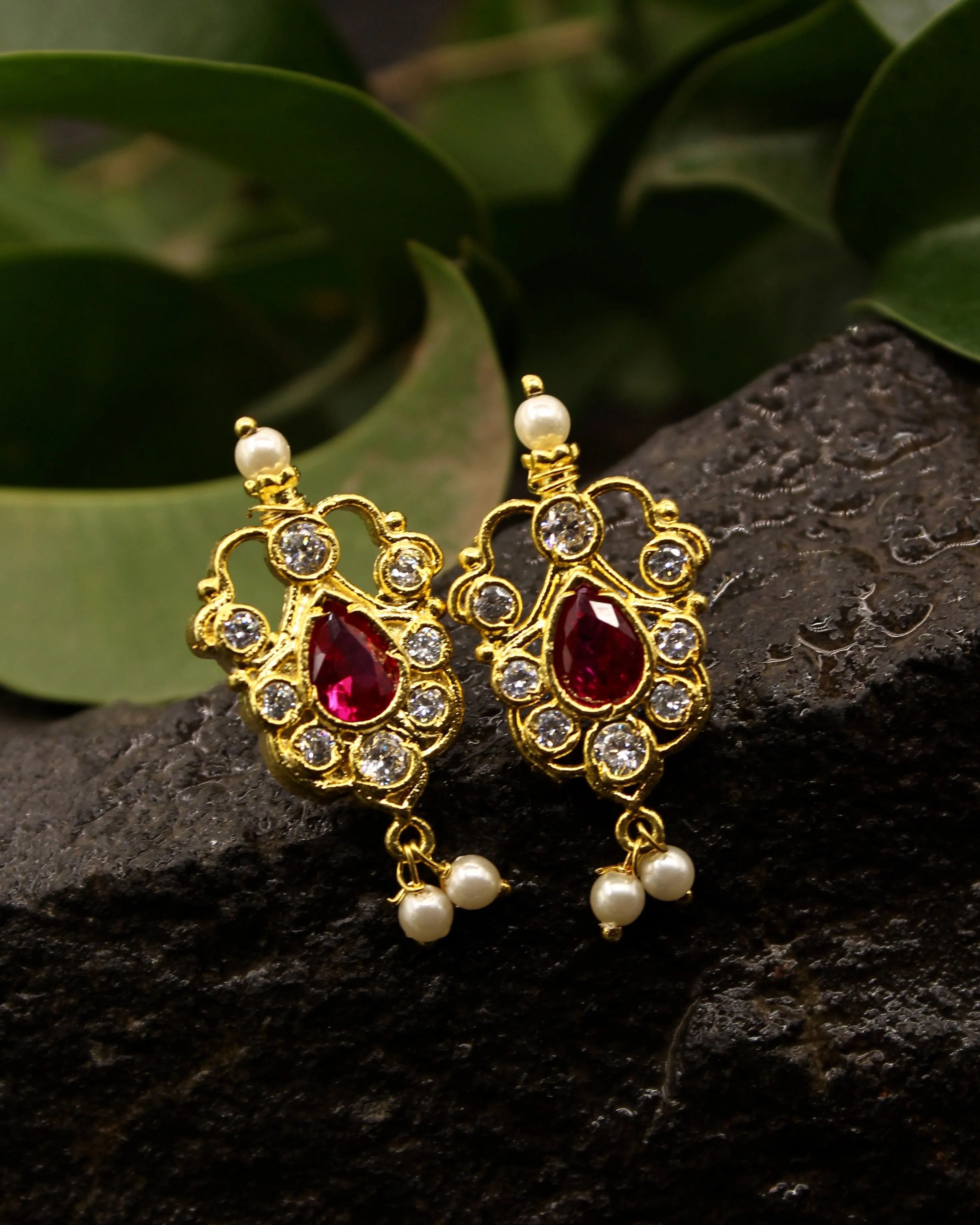 SIMPLE MOTI STUDS