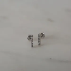 SOPHIE Store Sparkle Bar Studs - Silver