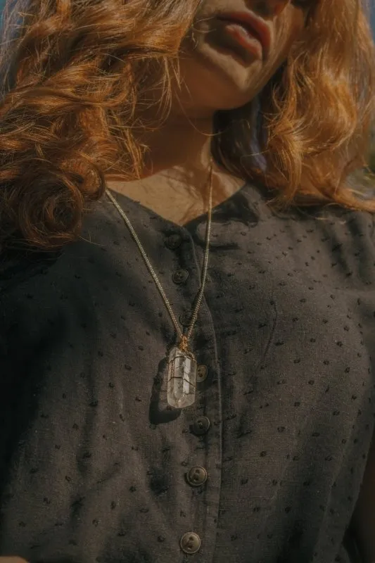 Xander Kostroma Raw Quartz Crystal Square Pendant in Gold – 68cm   extension Gold-Plated Necklace for Women, Healing Energy Jewelry, Unique Crystal Pendant, Energy Amplifier & Elegant Accessory